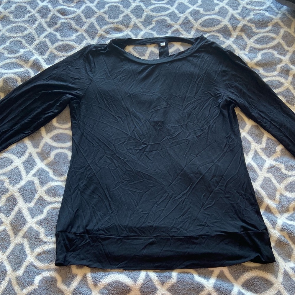 Black workout top, stretchy!